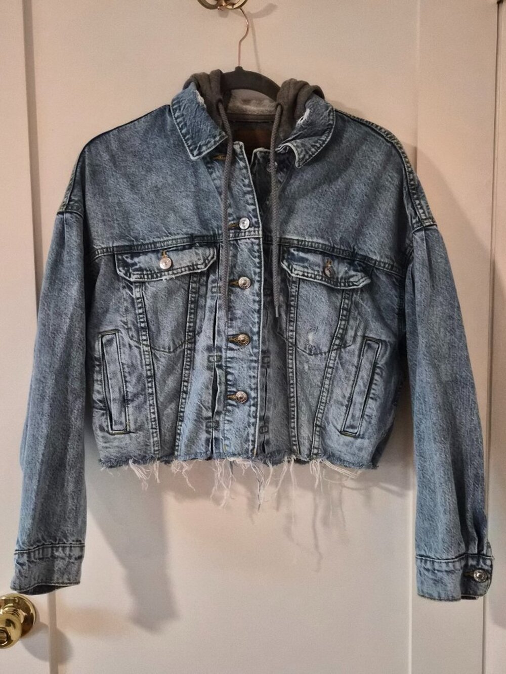 American Eagle Hooded Distressed Crop Denim Jacket Small Raw Hem